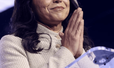 مديرة الاستخبارات الوطنية تنضم إلى موجة التحريض ضد مجتمعات المسلمين الأميركيين: يحاولون فرض الشريعة .. ورجال دين يروّجون للتطرّف